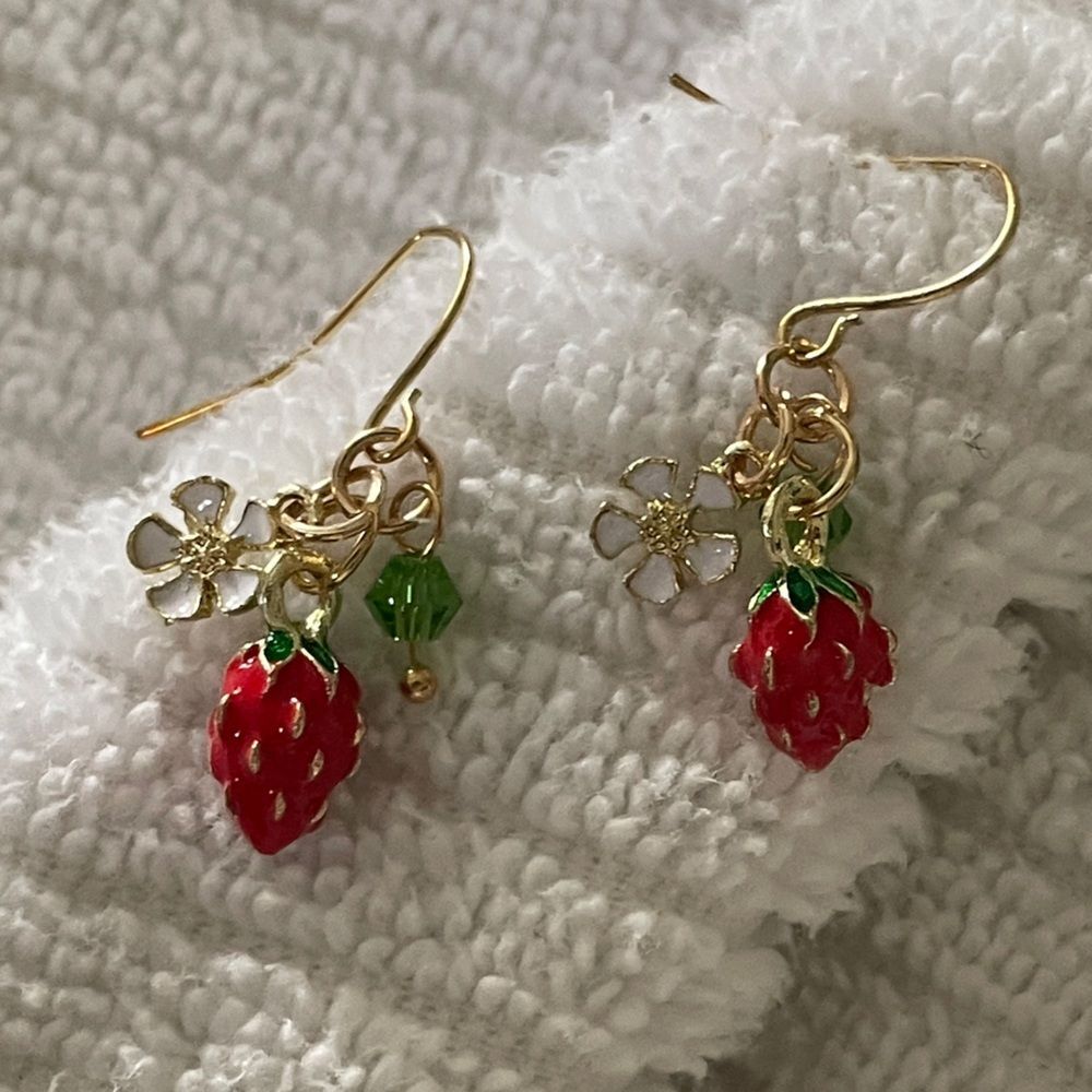 Small Strawberry and flower golden drop earrings new gift - Picture 2 of 3